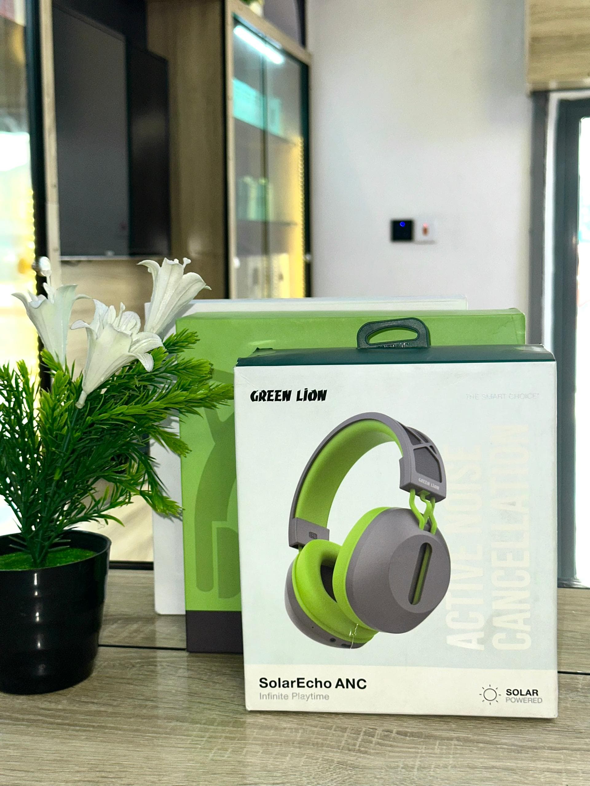 Green lion Solar Echo headset